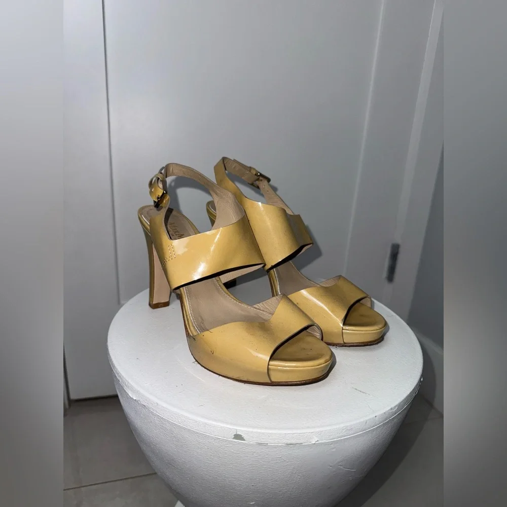 Max Mara Tan Patent Heels/ 7.5 - Picture 2 of 6
